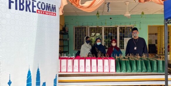 Sumbangan sepersalinan Baju Raya & Duit Raya kepada penghuni Pusat Jagaan NurIman